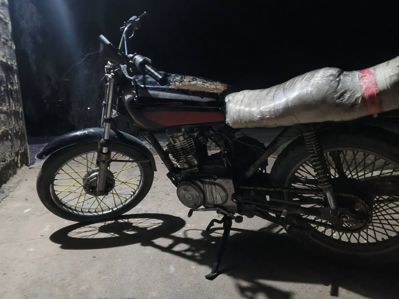 السلام عليكم.. موطور بارت حربي للبيع شرط لا دخن ولا صرف ولا نضوح دهن انطيك محرك شرط هندر واحد معدل فول اربع كير 
السعر 200 المو شراي لا تبزعني رقمي ***********#ادمن_وافق
