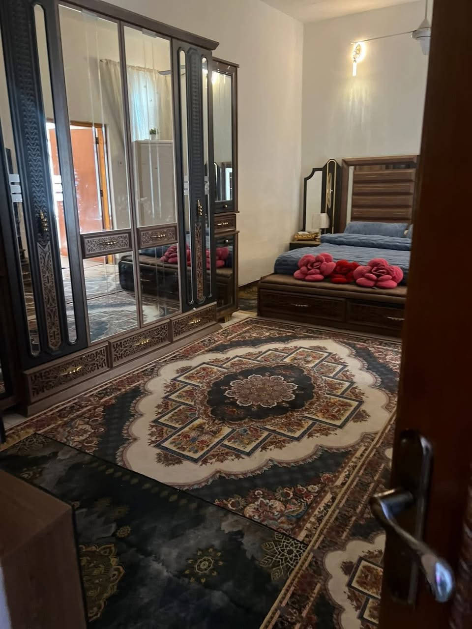 اللهم صلِ على محمد وآل محمد
بيت طابقين طابو زراعي سند 25 بي وصل تطويب 
مساحه 200م 
الدجين الاولى خلف مديرية الشرطه 

بناء طابوق الطابق الاول كونكريت والطابق الثاني عكاده 
يحتوي الطابق الاول على استقبال وصاله ومطبخ وغرفتين ومناور ومجمع صحيات 
الطابق الثاني  يحتوي على غرفه وصاله ومطبخ ومجمع صحيات 

السعر 105 
واتساب *********** علاء بدر
