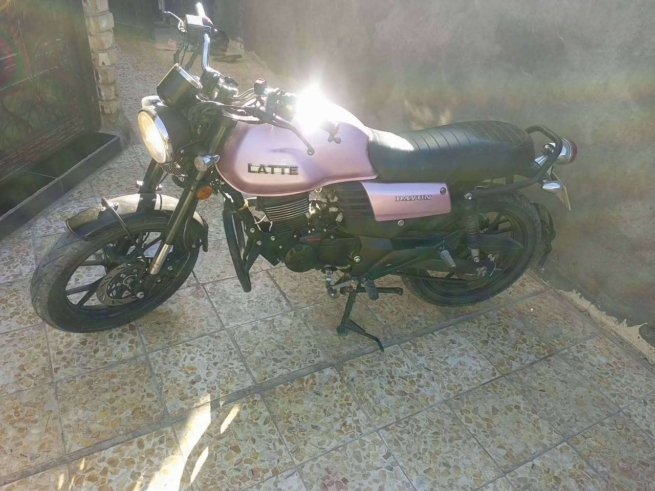 سلام عليكم ورحمه الله وبركاته دراجه لايتي مديل 2024 دراجه مستخدمه شهر واحد والدراجة مضمومه بعده علا وضع المعرض تجي وأشوف بعينك احله من الصوره بعده زيرو  السعر. مليونين وربع  بيه مجال الطيبين مكاني كربلاء رقم الموبايل ***********
