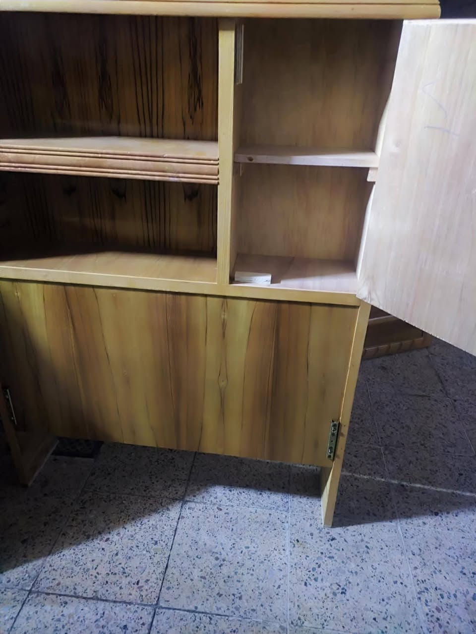 وجبة جديدة ميز تواليت مجرات تخت نفرين تخت نفر زاويه جدد مامستعملين للأستفسار *********** او مراسلة الصفحة خاص العنوان الموصل توصيل متوفر
