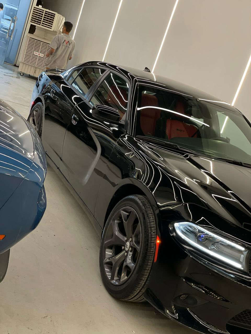 سلام عليكم 
جارجر 2016 فور ويل 6 سلندر ماشية 95 ميل رقم بغداد اب اسمي مكينه كير خير من الله حادثه جاملغ وبنيد بدون دواخل ايرباك استيرن  فقط مواصفات شاشه جبيره شفتات ستيرن تدفئه كشنات سياره جديده وجاهزه السعر 170 وبي مجال بسيط مكانه بغداد القادسيه 
***********
