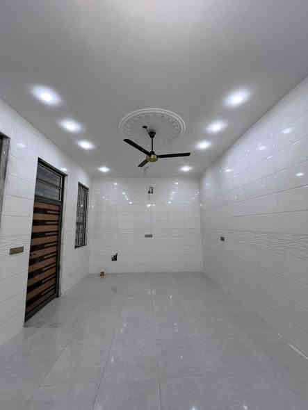 بسم الله ما شاء الله 🪬
دار سكن ( تحفة معمارية )
البناء حديث وخارطة مميزة وموقع جداً راقي
…….
#المساحة :: 200م ( 10 * 20 ) 
#العنوان :: إبي الخصيب - طريق سيد حامد 
قرب مدينة الأندلس السكنية - موقع مميز 
#طابو_صرف_زراعي_عراقي_💯💯
…….
#يحتوي :: كراج واسع أستقبال صحيات خارجية
حديقة مطبخ صالة مناور عدد 2 صحيات داخلية
غرف منام عدد 2 نظام سويت .
#كل_مايحتاجة_المشتري_من :: مغاسل - كيزر 
ماطور نظام بوستر -خزانات ماء .
……..
#الخدمات :: ماء كهرباء شارع تبليط 10م مدارس
منطقة جداً راقية والبناء منظم ومميز 
…….
شغل البيت من الدرجة الأولى #شرط_الضمان .
…….
#السعر_المطلوب ::: 115 مليون قابل للتفاوض 
…….
#للأستفسار:: أتصال - واتساب ***********
…….
كما عودناكم على أستقبال جميع العروض العقارية
