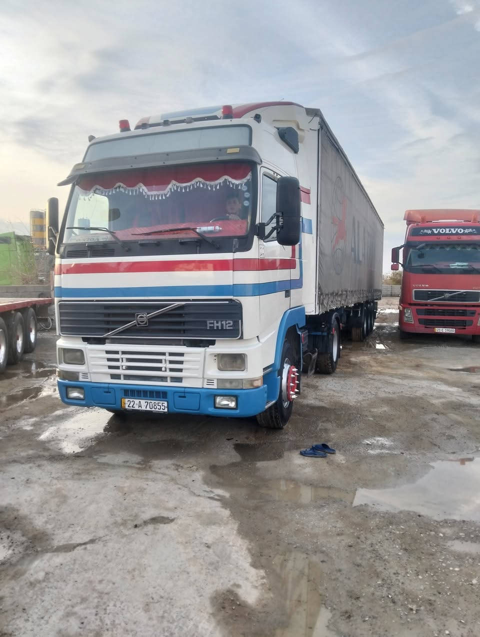 السلام عليكم فولفو للبيع موديل 2000 راس وعربانه حجم المحرك 420 رقم اربيل سنويا جده 2030 طول العربانه 13 60 سعر 170 عنوان كركوك رقم الهاتف ***********
