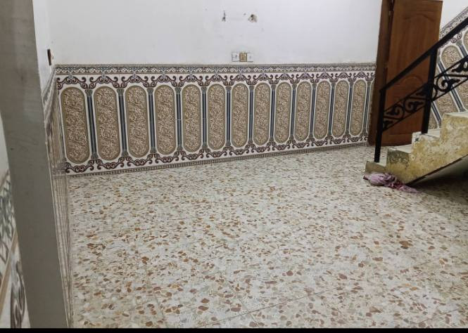 بيت طابو زراعي سند 25 المساحه ١١٠ متر نزلت حي غازي طريق دغاره سومر قرب سيطره البوصالح بناء لاساس كونكريت والبناء ابلوك بيه غرفه ومطبخ وصاله واستقبال 
السعر ٢٤ مليون وبيه مجال لشراء صدك لاثصال على الرقم ***********
