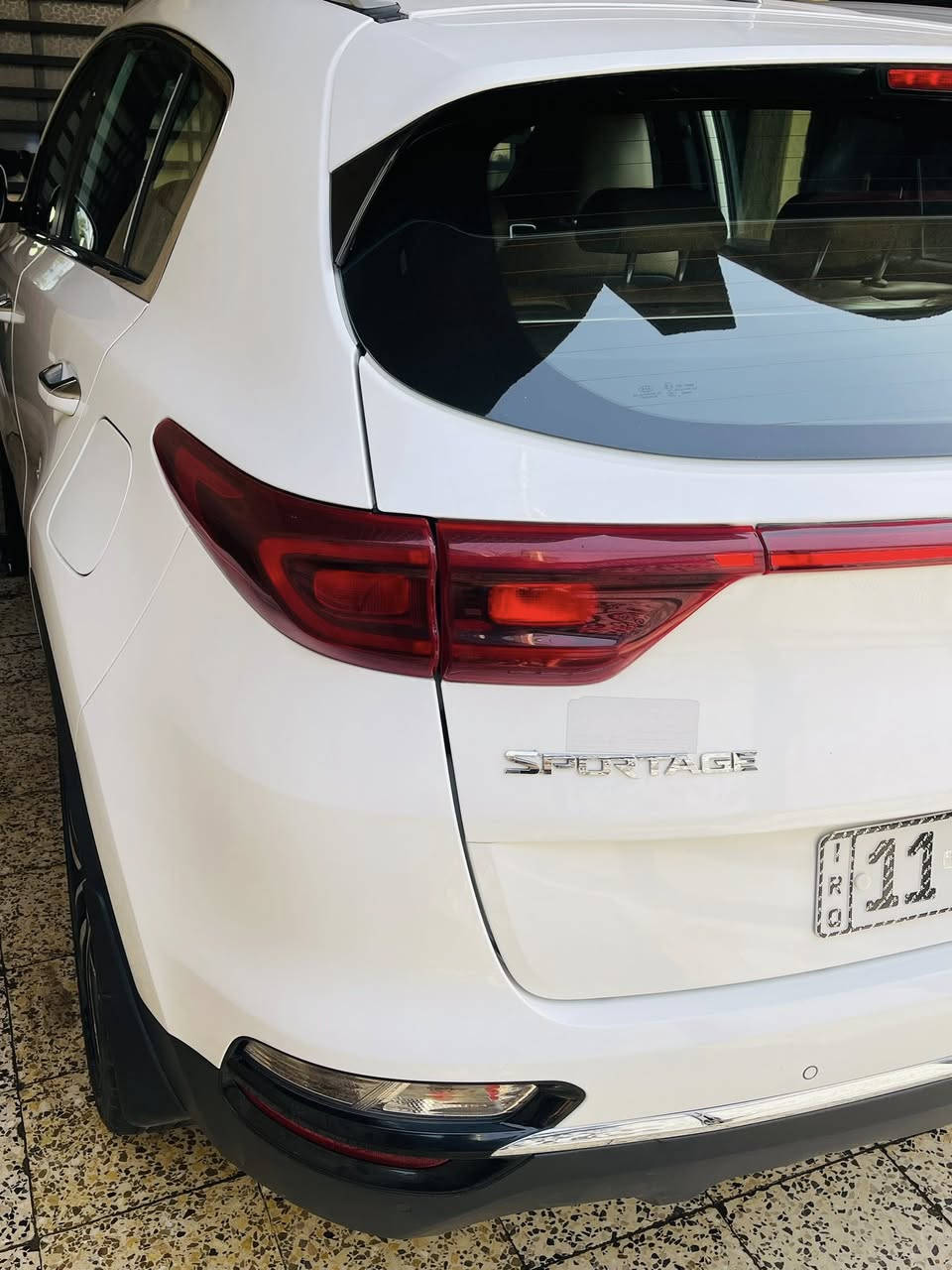 السلام عليكم
سبورتج ٢٠٢٠ خليجي رقم بغداد باسمي 
صارت عندي طخة كلش بسيطة بل جاملغ وسويتهه
 حك شبر وحته عندي صورتهه قبل لا اصلحها فقط غيرها ماكو الباقي كفاله لا بارد لا شخوط ولا طخات 
محرك ٢٠٠٠ دوش بلادي مامفتوح
كير بلادي مامفتوح
مواصفات بيسك
داخل بيجي 
مري شفط
قطعتين تبريد
حساس امامي 
ماشيه ٥٨ الف باسمي 
سيارة حيل نصيفه تجي وتشوفه
السعر ١٩٤ بيها مجال بسيط 
مكاني بغداد حي العامل لاتصال ***********
