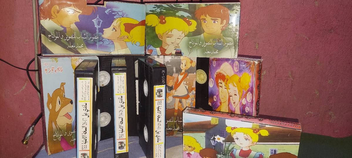من النوادر
للبيع 
ب كاسيت ال VHS الكبير الفيلم 🎥 مغامرات ( كالميرو  )  جديد غير مستخدم عدا الفحص ب النسخه الاصليه
القصه : 
كاليميرو مسلسل رسوم متحركة تلفزيوني يدور حول دجاجة ساحرة لكنها تعيسة الحظ
، وهي الدجاجة السوداء الوحيدة في عائلة من الدجاج الأصفر. لا يزال نصف قشرة بيضته عالقًا على رأسه. ظهر كاليميرو لأول مرة على البرنامج التلفزيوني الإيطالي كاروسيلو في 14 يوليو 1963، وسرعان ما أصبح رمزًا شعبيًا في إيطاليا
سعر الكاسيتات (ع الخاص ) 
خدمه توصيل لكل المحافظات في العراق 🇮🇶 ودول الخارج 
مع شركه الامزون للتوصيل السريع .
للاستفسار اكثر مصور الشباب ميسان شارع المرور القديم حي المعلمين . ***********
***********   إتصال واتساب تلكرام محمدمعله
!
