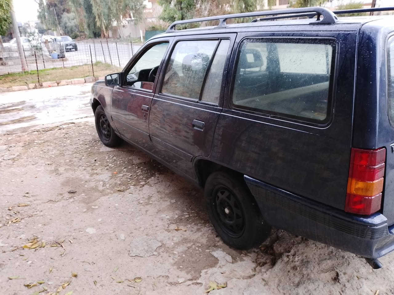 السلام عليكم
اوبل كاديت ستيشن 
موديل 1991
رقم صلاح الدين مشروع وطني 
شرط التحويل 
شرعيها موجود بتكريت 
سنويه 2024/9/22 منتهي 
كير محرك بشرط محرك مال كصه 
طخم امامي خلفي جديد 
كهربائيات كامله 
مصبوغه عام لون نيلي 
معمره دوائر الخلفيه فقط والدوسات مبدله 
( لايتات بك لايتات سكنات جدد)
عنوان موصل الايسر 
والسعر طالب عليها 34 وبيها مجال الطيبين يرهم بيع ومراوس  بيجو 
اي استفسار اتصل على الرقم 
*********** وبي واتساب
