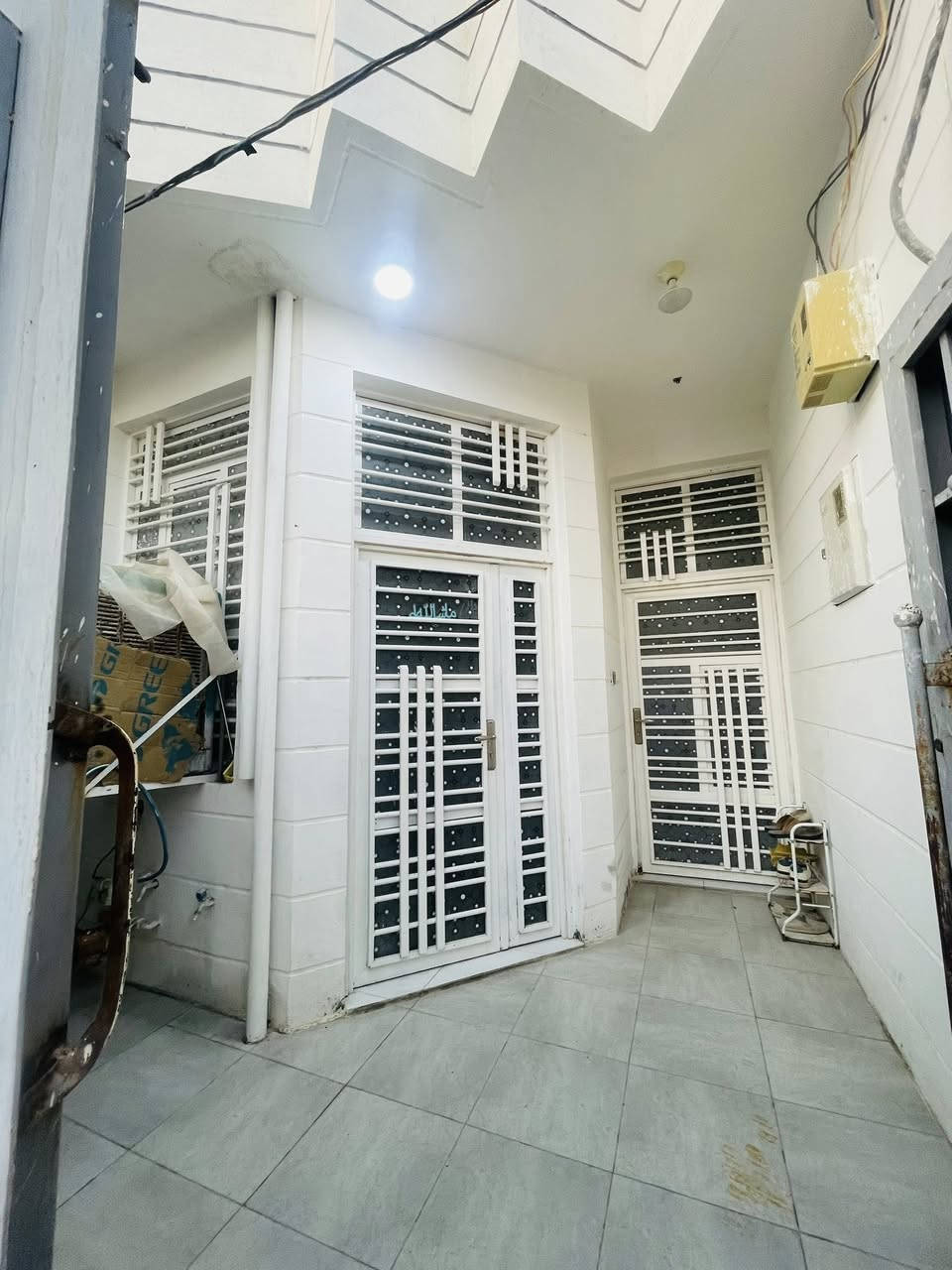 بيت حديث البناء للبيع أو التبديل – فرصة جادة

النص:
بيت سكني حديث البناء
📍 بابل – بكرلي 
📐 المساحة: 100م
🏠 واجهة 5م – نزال 20م
🧱 تشطيب جديد، سكن جاهز فورًا
💧⚡ خدمات متوفرة
📄 سند 25 رسمي

🔁 يقبل التبديل:
 • بأرض أو بيت طابو
 • خارج المنطقة

💰 السعر: 62
🔑 قفل جدي: 60
❗ التفاوض للجادين فقط
📞 الاتصال للجادين فقط – لا دلالة
***********

✳️ ملاحظة: البيت مناسب للسكن و، جاهز بدون أي صرف إضافي
