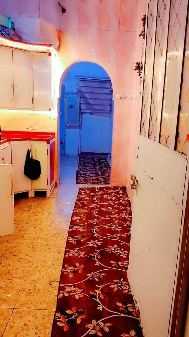 بيت للبيع طابو صرف منطقه مغربه يم سوك بدربونه ابو تحسين ابو جمله بيت قاطين كاملات عكاده حته بي محل البيت نضيف كلش مساحته 130 متر. سعر 140 وبي مجال لشراي نشالله ملاحظه لا يباع على مبادره ينباع نقد أنه شراي يتصل ***********

