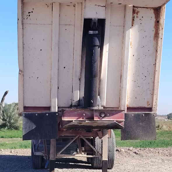 عربانه للبيع مجموعه ١٦شاصي ١٨ ذرعه ٣٠متر عربانه جاهزه للعمل شقل الرمادي اي السعر ١٢٠ ورقه وبيه مجال اي استفسار عل هذا الرقم ***********
