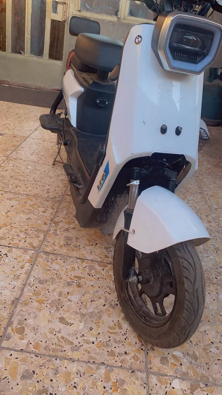 حبايب دراجه شحن نضيفه مال بيت نقص باترين فقط والباقي كله شغال ذني غراضها سله وكفر خلفي ماشادهن مكاني بغداد الدوره السعر قيم واخذ هذا رقمي***********
