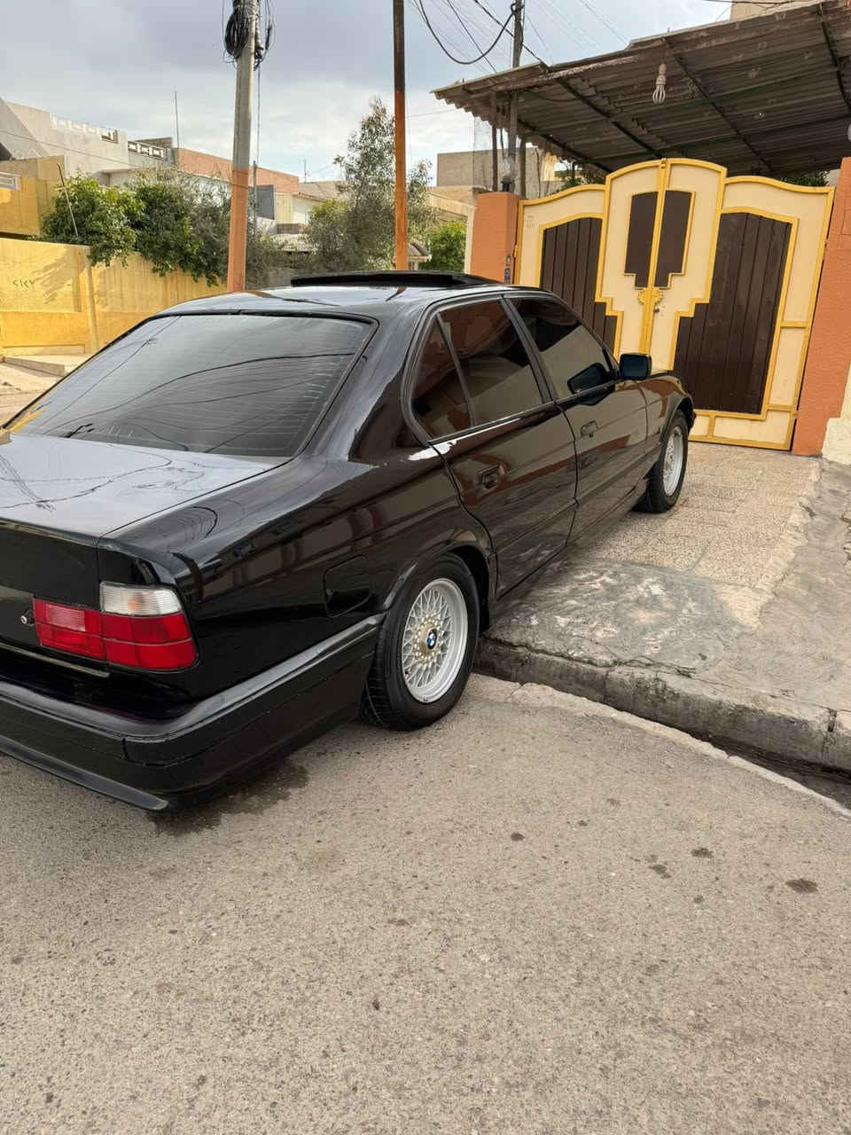 موديل. 91/.           525i
رقم نينوى 

صبغ عام ضرر جاملغ خلفي 

بجم عريض دخاني

تبريد تدفئه

طخم امامي جديد

خلفي جديد نقص لوي فقط

مكينه خير من الله 

كير بي طبه صغيره من ثاني لثالث فقط

اربع جامات كهرب 

قفل مركزي 

باتري جديد

تايرات جدد 

غرفتها جديده 

ربل بواب جديد

ترايها يخبل 

السياره مكانها موصل حي صديق او ملايين ثانيه 

الاستفسار *********** وتساب فيس متواجد 

ماعجبك المنشور لاتعلق وسعر خاص وتدلل لاتكتبلي بل تعليق السعر والسعر
