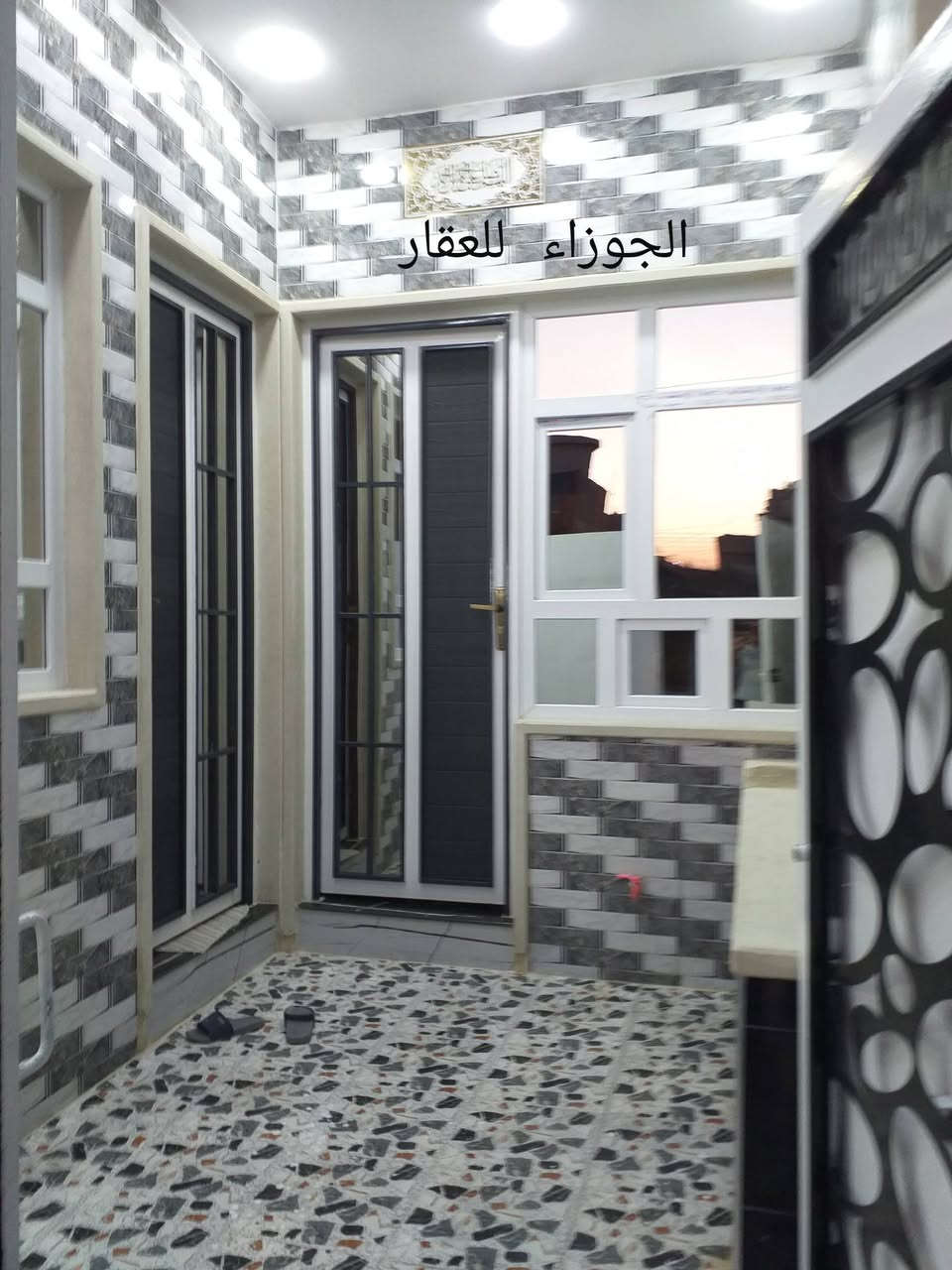 للبيع
دار سكني بناء حديث نظيف جدا بناء مهندس في حي الوحدة الثانية ( المفوضية ) قرب المولدة الحمراء ( المربع المميز )

سند طابو الزهور شرط التحويل

المساحة ١٠٠ متر / الواجهة ٥ × ٢٠ / طابقين ونص / يقع على شارع بعرض ١٥م

الطابق الأول يتكون من غرفة نوم - هول - مطبخ - استقبال منور - كراج - حمام - تواليت خارجي وداخلي 

 الطابق الثاني : ٢ غرف نوم / هول / صحيات / بلكونة

النص طابق غرفة كبيرة وبيتونة واسعة 

في كل طابق غرفة سويت

الواجهة سيراميك - الارضية بورسلين والجدران سيراميك - سقوف جبسن بورد ومغربي

السعر ١٢٥ مليون قابل للتفاوض
الدلالية ١%

للتواصل مراجعة مكتب الجوزاء الكائن نهاية السايدين المؤدي الى مدرسة الوحدة وجامع الرحمن

او الإتصال على الأرقام التالية في الأوقات من الساعة ١٠.٣٠ صباحاً لحد الساعة ٩ مساءً :
***********
***********

يوجد لدينا عروض اخرى بنفس المنطقة

لعرض عقاراتكم من بيع وإيجار راسلونا عبر صفحتنا او إتصلو بالأرقام أعلاه او زورو موقعنا

تابعو صفحتنا لتصلكم عروضنا اولاً بأول

#مكتب_الجوزاء_للعقار وسيطك العقاري الافضل
