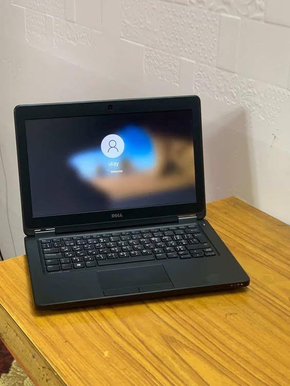 السلام عليكم لابتوب( DEEL )ماركة عالمية جديد اكاديمية 
يعمل بشاحن قوته19.5 فولت حجم المني خفيف الوزن ويدعم البحث عن برنامج الوورد ينزل جميع البرامج تكنيك فول 
 بس  السماعه ما بيه صوت ما عارف يراد تنضيف او شي  
مكاني بغداد مدينة الصدر الاستفسار علة الماسنجر او على الرقم *********** سعرة 175 وبي مجال
