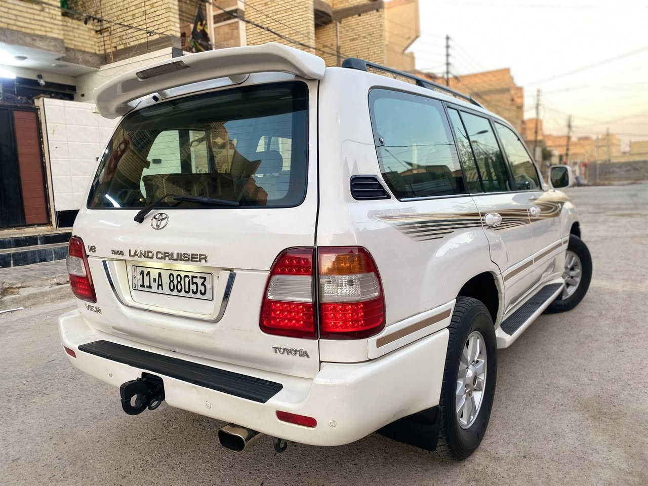السلام عليكم للبيع أو المراوس اجدد وانضف لاندكروز 
تويوتا لاندكروز (VXR) موديل 1998 محدث 2007 مكينه 8 سلندر 4700 مكينه وكير جدد حداديتهه شرط اذا مو زيرو مو قبول تبريد 3 قطع ثلج ❄️ ثلاجه شغاله 7 راكب السياره بيهه صبغ 4 قطع والسونار مرفق بل منشور فورويل فتحه رقم بغداد الدولي شرط التحويل منضومه زنون كامله مري كهرباء دبل تانكي ماشيه 149 الف تخم تاير جديد داخلهه جديد السياره جديده بمعنى الكلمه واحله من الصور 
عنوان السياره بغداد قرب حي اور 
السعر خاص او واتساب وعيوني الك 
الاستفسار ***********سجاد
