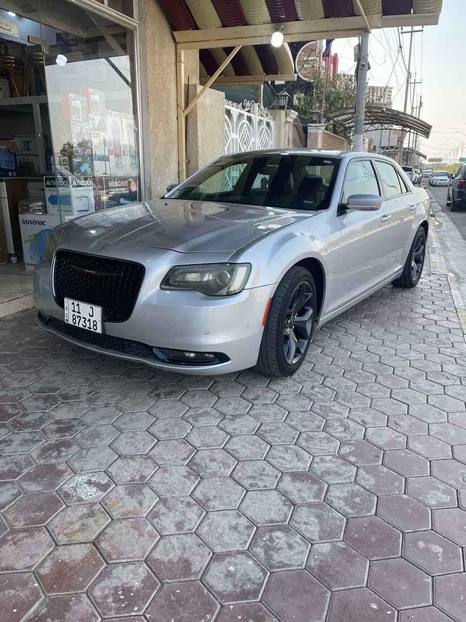 ✅ كرايسلر  300S امريكي دخول جديد ✅

                  اللون سلفر فاتح ◻️

               الموديل 2023 اصل 🇺🇸

                   ( الاصدار الاخير )

المسافة المقطوعة  60 فقط 

حجم المحرك 3600

السيارة (كلين تايتل )🔺
حجم المحرك 3600

مواصفات السيارة:-
*بانوراما
* نقطة عمياء . 
* حساسات امامية . 
* مصابيح امامية زنون مع  بلوجكترLED . 
* ويل قياس 20 أنج . 
* حساسات خلفية .  . 
* شاشه كبيرة مع نظام ملاحة نفكيشن GPS .
* سستم صوت كامل مع دمام خلفي 
* كراسي جلد طبيعي شعار S
* مقاعد أمامية كهربائية عدد 2 .  . 
* مقاعد أمامية تبريد وتدفئة . 
* مقاعد خلفية تدفئة . 
* تشغيل عن بعد .  . 
* تدفئة ستيرن . 
* محدد سرعة .  . 
* كاميرا خلفية دوارة.
* مرايا رادار مع ترحيب متحسسة للاضاءة  
* دخول ذكي (بصمة) .

(السيارة ارقام فحص مؤقت بأسمي)

مكان السيارة بغداد 
للاستفسار عن السعر واي تفاصيل اخرئ الاتصال متوفر واتساب ايضا.

📞***********
📞***********
