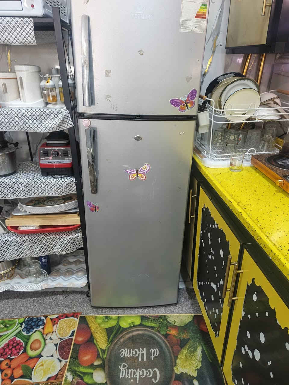 ثلاجه 251لتر شرط الشغل والتبريد
ماداخله تصليح ابد وافحص وين تحب
نضيفه كلش اخت الجديده
سعرها 225بيه مجال بسيط كلش 
مكاني البصره ابي
***********
