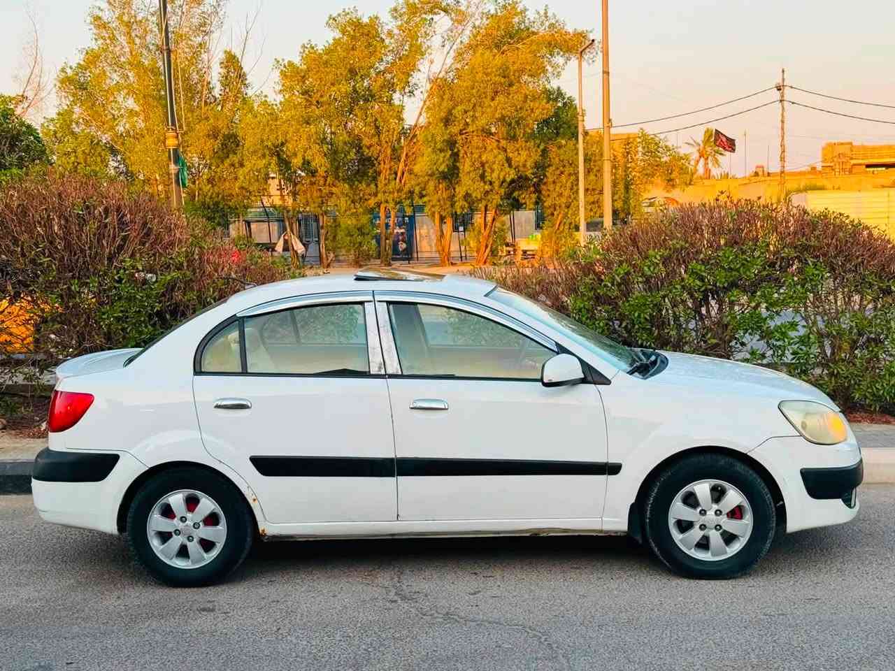 السلام عليكم كيا ريو 2010 خليجي محرك 1600 رقم مثنى الدولي تحويل مباشر السياره فول فتحه  السياره جاهزه من كير وحداديه وتبريد وتخم تاير 
المكان السماوه المركز. 
السعر 75 وبيهه مجال 
للاستفسار ***********
