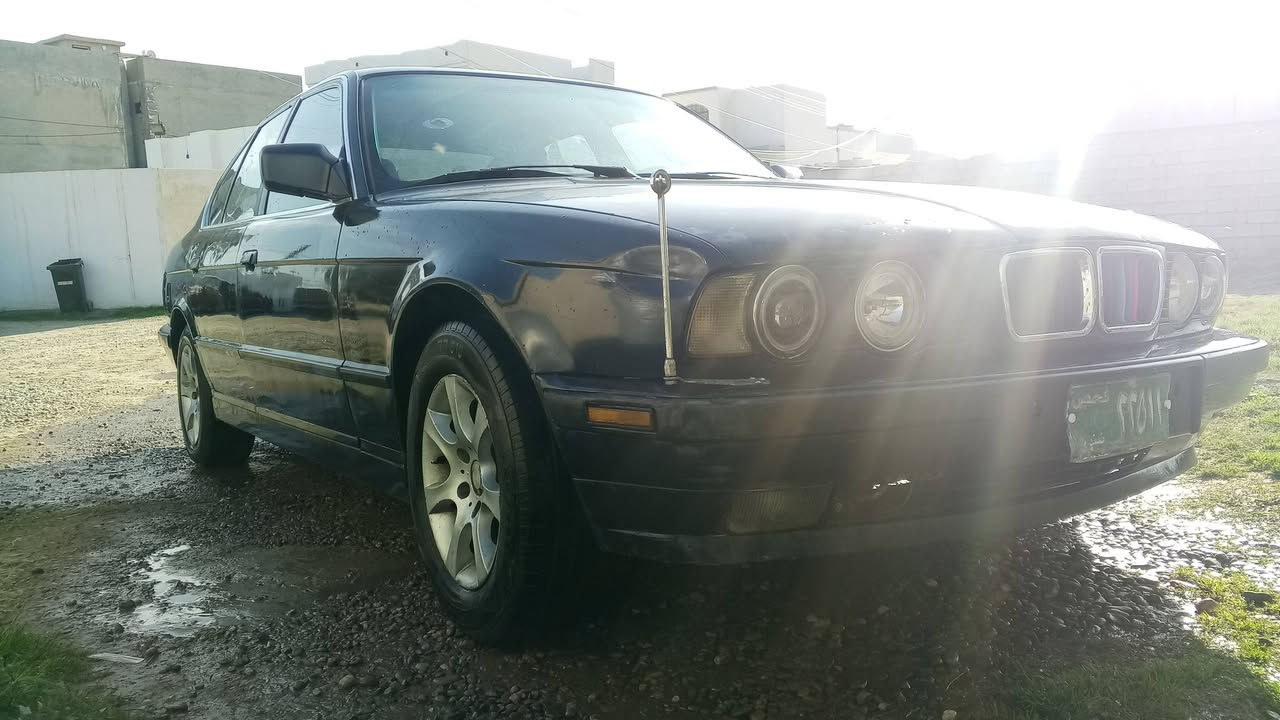 السلام عليكم بي ام 525اصل كير محرك شرط شاشه كامره سنتر لوك سياره جاهزه رقم نينوى معامله كامله مال الماني شرط التحويل  السعر 40ويرهم مراوس حسب القناعه للاستفسار ***********
