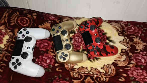 السلام عليكم بدايتاً اعتذر على المراوس ماراوس فقط بيع وتوصيل 5 الاف لجميع المحافضات ، بلي فور سلم العدد 2 ذاكره 500 كيكه وي كل بلي جوستيك عدد 2 ويوبي اس بدون اقراص فقط البلي ومامفتوحات ولا داخلات تصليح مضمونات كلهن ونضيفات وحدثتهن اخر شي اليوم عنواني بغداد المدائن
واتس اب اذا ماعندك رصيد *********** البلي الواحد على 260 الف
