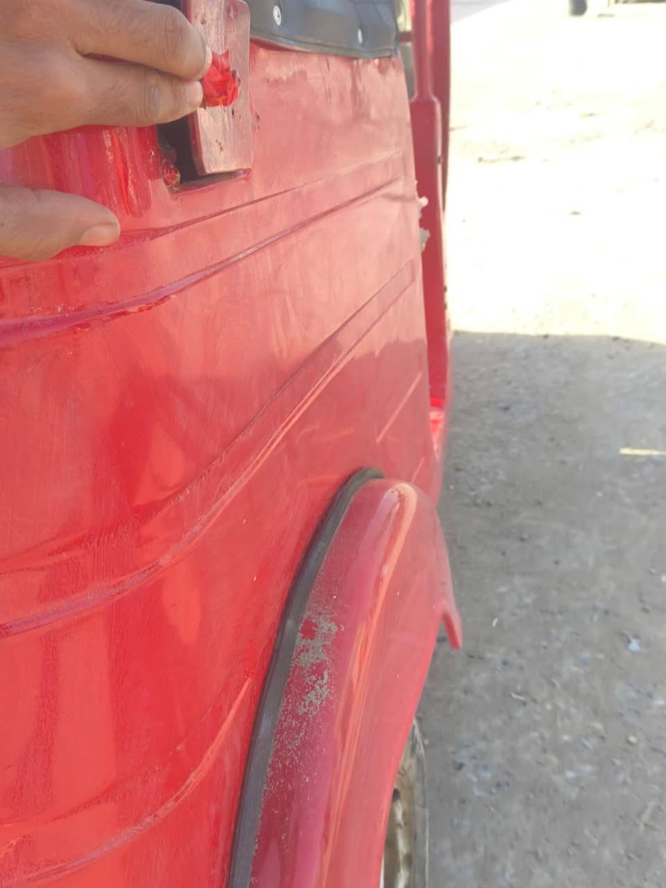 سلام عليكم تكتك مديل 18/12/26 رقم وسنويه اتريد وكاله اتريد امداور. تكتك مصبوغه عام بيه تعمير دواست ومصبوغه صفحه اليمنه بيه. معجون ومحرك خير من الله ناعم وحلو طسه مابيه كهربائياته كله شغاله وكشره مثل ماموضح بل فيديو السعر 4 مامتواجد ع النت خابرني وبيك خير وتدلل مكاني ناصريه سوق الشيوخ رقمي ***********
