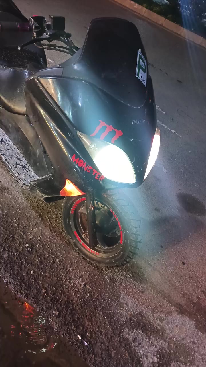 السلام عليكم فورزه 08 للبيع محرك شرط كهربائيات كلها شغاله اي عيب مابيها السعر 650 الف  رقم ***********
