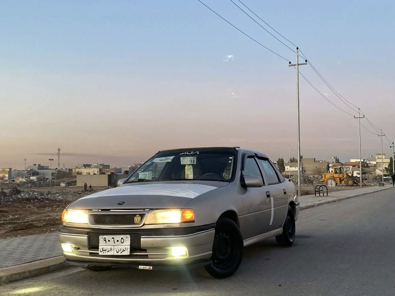 ئۆپل ڤیکترا مۆدیل ١٩٩١ مەکینە ١٨  سلایت سەنەوی ٢٠١٥ بەسەرچوە ٧٠٠هەزار غەرامەی تیایا لەگەڵ مەعمەلەیا ئەیگێرینەوە سەیارەکە پێشو پشتی جوانە تۆزێک پێشی هەیەتی پێوەی دیار نیە تەنها سەقفی شتی بەسەر دا بەربۆتەوە کەمێک مەعجونیە هەیە گێرو مەکینەو تەقەو رەقەی بەشەرت ٤ تایەی لۆکی لە ژێرایە  ٤ بەرە دەرگای تازەیە تەحویل وەکالە براوە غرامە بەشەرت سەیارەکە لە رسمەکە جوانتر نەبو نەتەوێ کارەبایاتو شتی مەزبوت بەشەرت  سعریشی خوار بازار ٣٧$ تۆزێک مەجال 
 ***********
