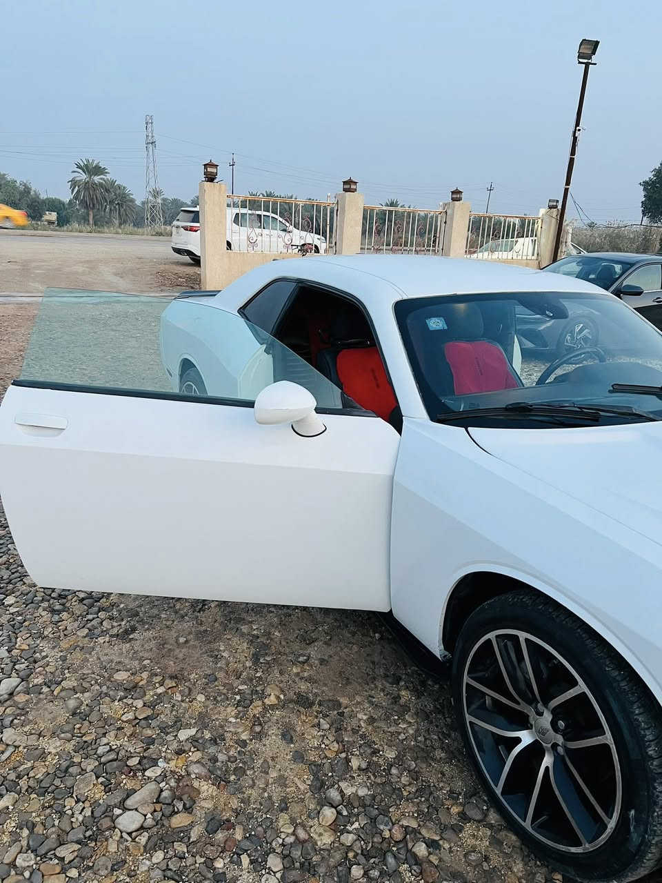 السلام عليكم 

دوج جالنجر SXTبلاص 2014
سياره حلوه وكامله من كلشي 
كير ومحرك 
حداديه جديده 
منضومه تبريد جديده 
تخم تايرات جدد 
كشنات حمر 
سياره جاهزه من كلشي وحلوه ونضيفه 
سعرها ١٢٠ورقه وبيها مجال للطيبين 
تواصل (***********) وتساب ،هاتف
او مراسله الصفحه
