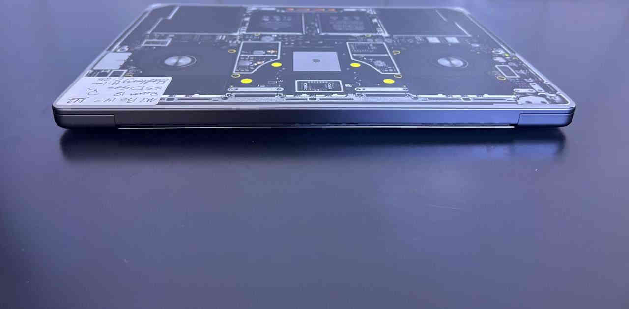 MacBook Pro 2023 
M3 PRO 14”

Ram 18 | SSD 500
Battery 100 | cycle 35 

Price: 2.190.000 

ملاحظة : الماك عليه تغليف فريد من نوعه لحماية الماك

***********
