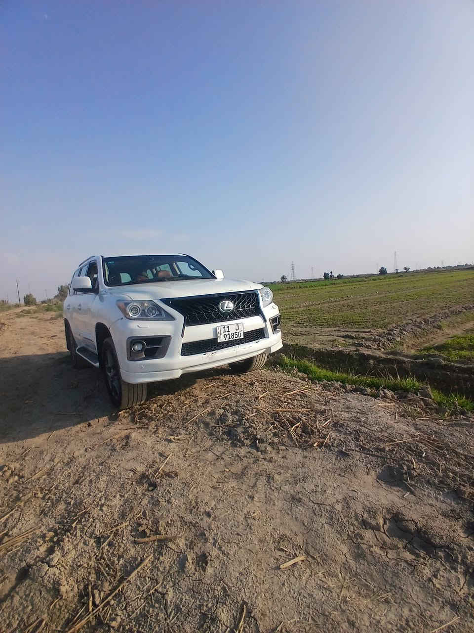 سلام عليكم للبيع سياره الكزز مديل 2014 سياره جديده مال جناي سياره مصبوغه عام اكفلك من كلبه وكصه وعيب شرعي بسمي تحويل مباشر السعر 320 وبيه مجال بسيط الاستفسار على الرقم *********** او مراوس حسب القناعه
