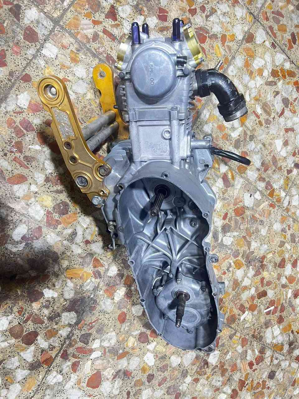 السلام عليكم حبايب
مكينه ٤ ولفات 
روله ٦٠٠ 
بوشه سيراميك ٥٩ 
كوره MTRT مطابقة وقويه وناعمة 

***********
توصيل موجود
