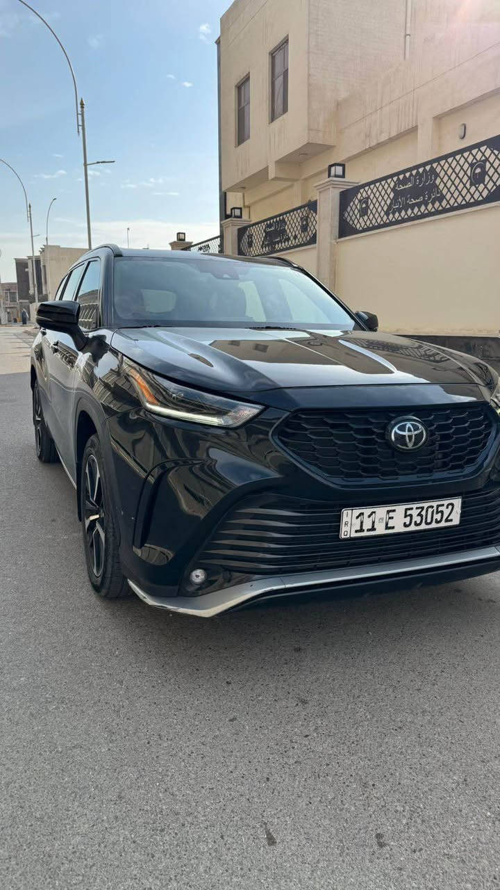 هايلاندر 2022 xse 
محرك 6 سلندر (3500)
فور ويل (AWD)
السياره فول مواصفات 
ردار امامي جانبي - فتحه - تشغيل عن بعد - جنطه كهرباء - جلد - كشنات هيتر - ويل 20 
وبعد بيه هواي مواصفات 

كلين تايتل بدون ضرر حته دعاميات كفاله 
صار بيه تعديل بارد قليل اثر طخه بالعراق بدون صبغ موضح بالصور. 
ماشيه 38 الف فقط 
السعر 330$$ 
العنوان الرمادي 
*********** الرمادي, الأنبار
