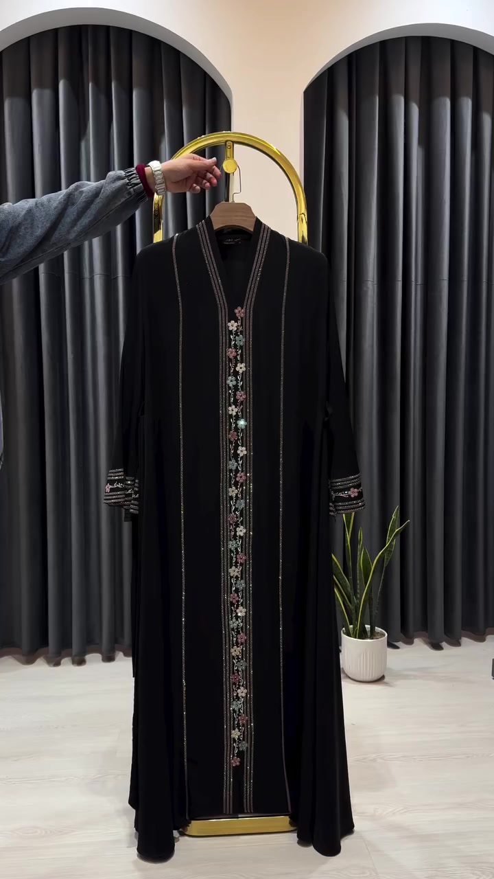 هنا تبدأ الاناقه ، قصه تبرز جمالك ، قماش فاخر 🔱 
اطلبيها اليوم ، وخلي فخامتك تتكلم عنك ✨ 

عبايه جفت متوفر الآن 💎 
القياسات  من وزن 75 إلى وزن 120 

يتوفر توصيل 🚚 لجميع محافظات


**إذا كنت صاحب هذا الإعلان وتريد حذفه لأي سبب، رجاءا أرسل رسالة إلى الدعم الفني**