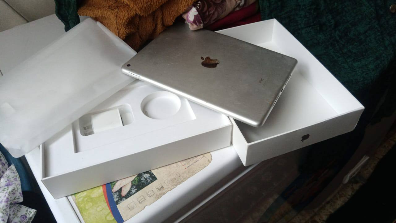 ايباد 9 ذاكره 64 نظيف
بطارية 95 
السعر 240
***********
