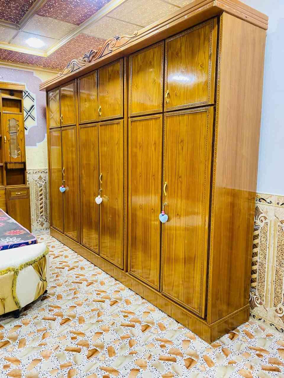 غرفة نوم خشب عراقي صاج داخل خارج نضيفه ١٠٠/١٠٠مستخدم شي قليل السعر مليون و ١٠٠ وبي مجال
العنوان الرمانه ***********
