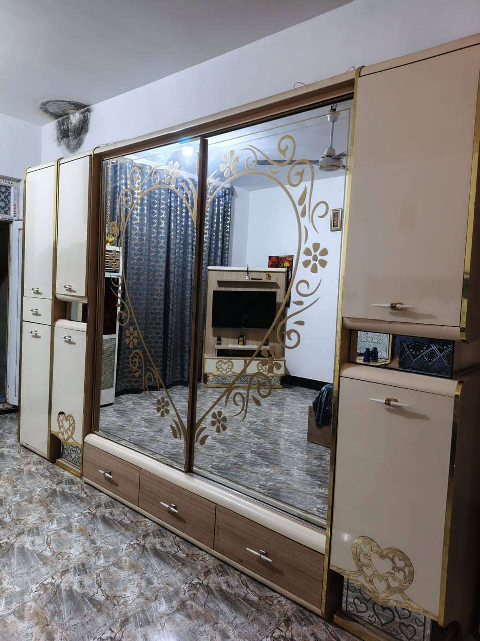 اعاده نشر الغرفه بسبب الوعود الكاذبه حذفنه منشور السعر 650 جدا نضيفه روح بعينك شوف نضافته 11 قطعه


**إذا كنت صاحب هذا الإعلان وتريد حذفه لأي سبب، رجاءا أرسل رسالة إلى الدعم الفني**