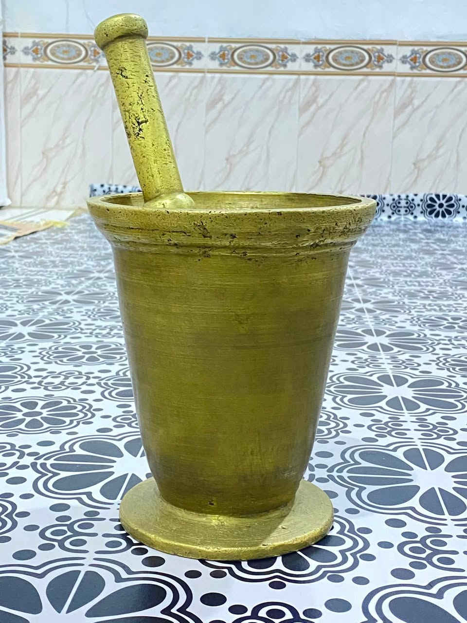 سلام عليكم هاون للبيع الارتفاع ٢٢سم والوزن ١٠كيلو وربع السعر خاص***********

