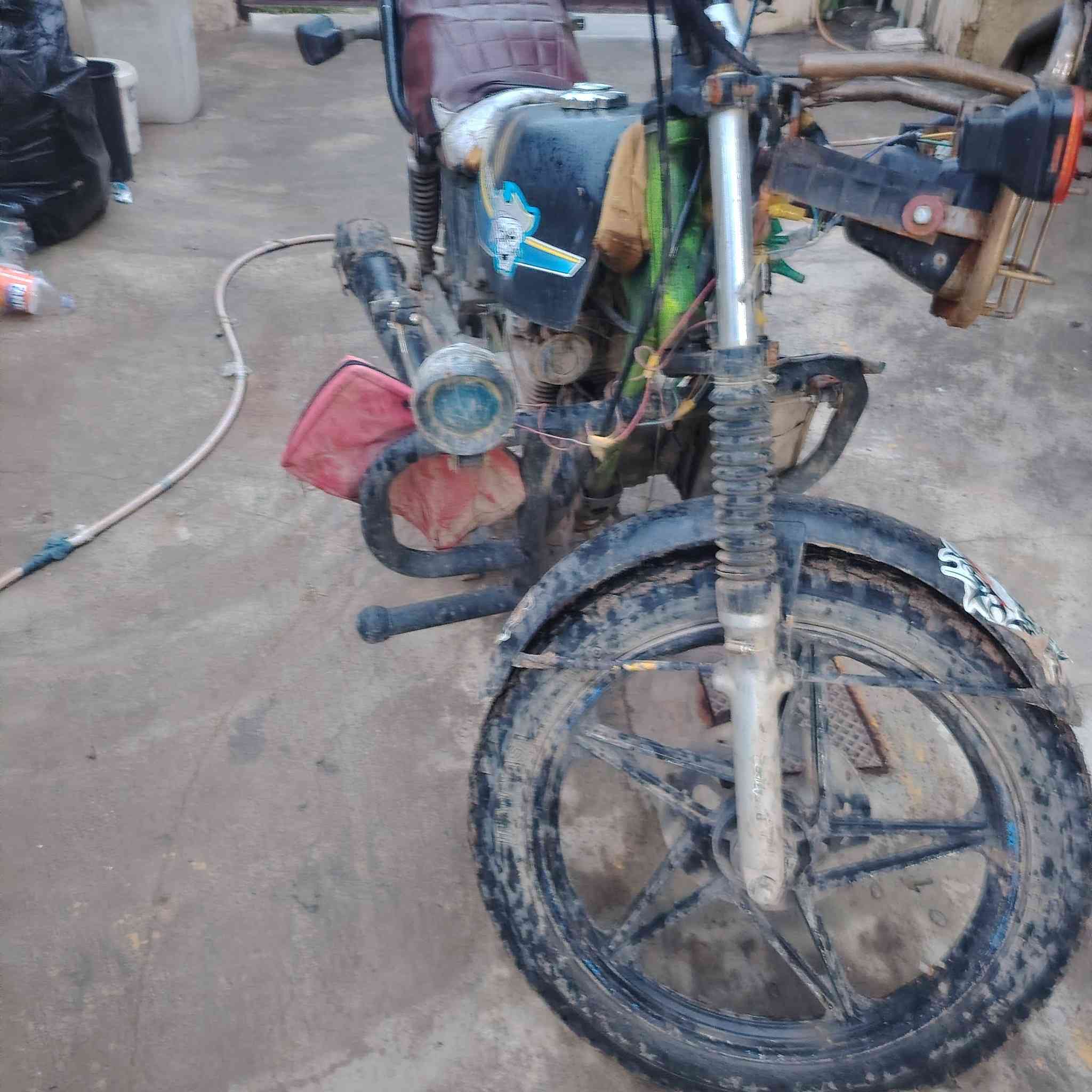 السلام عليكم عندي موطور للبيع شقال بس يعوزو لايت المكان الكياره والسعر 150 وبي مجال وهاذا رقمي *********** نهايتو 140
