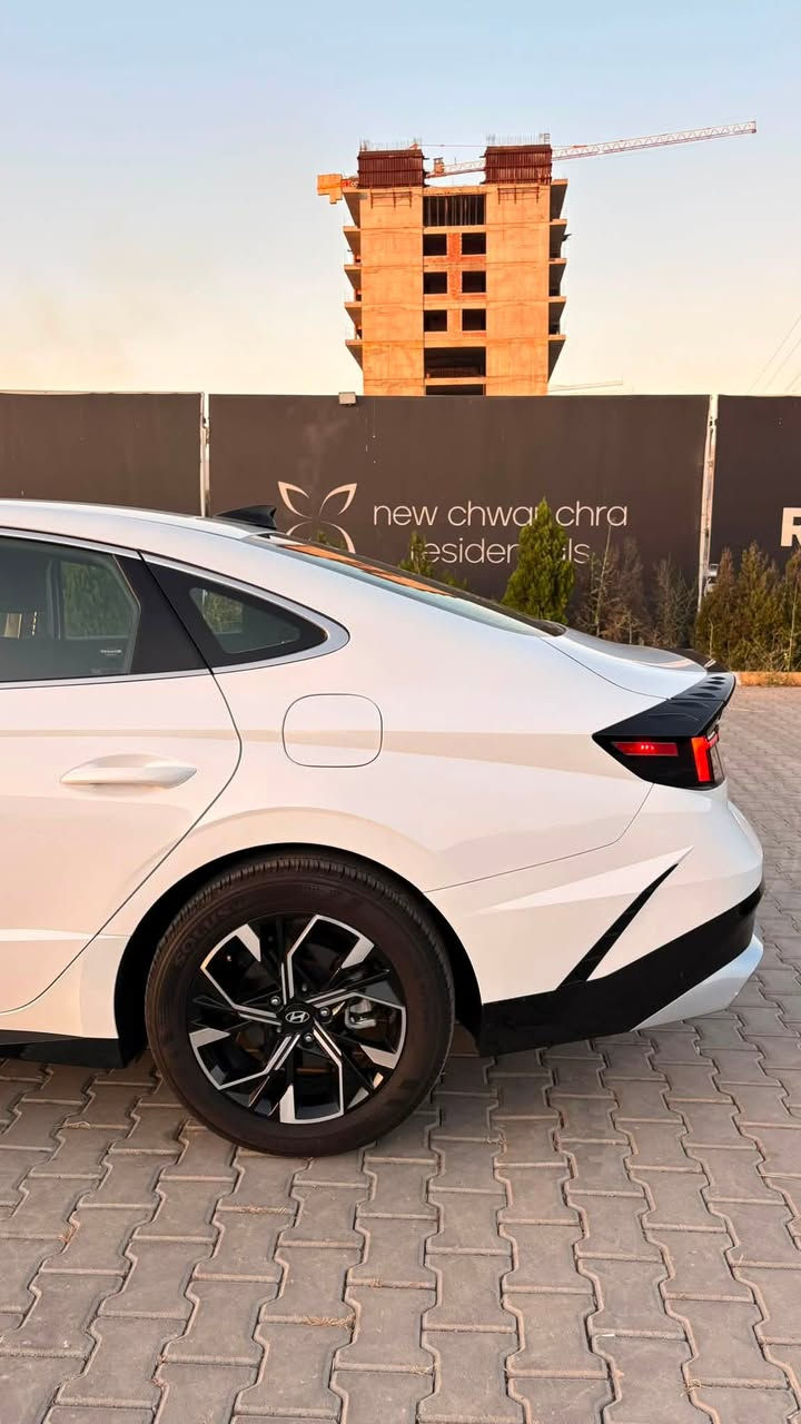 HYUNDAI SONATA 2025 SEL
وارد أمريكي 🇺🇸 

سوناتا SEL 
ماشي قليل 
ماشي فقط ١٠٠ كم 
حادث خفيف 
جاملخ سكن صبغ 
إرباك ستيرن طاك 

محرك ٢،٥ 
٤ سلندر 
مواصفات SEL 
بصمة شغال
رادار حساس خلفي
LED لايت زينون
كير ستيرن 
شاشة ألكتروني 
 كشن كهربائي ⚡️ 
كشن تدفئة
بريك كهربائي 
ECO,SPORT,NORMAL 
AUTO HOLD 
 رقم كاتي
تترقم(دهوك، أربيل ، سليماني)
مكان سليمانية 
***********
