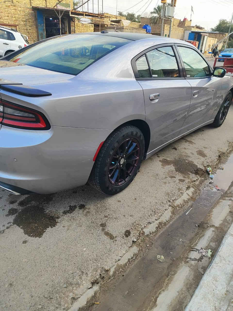 سلام عليكم من رخصت الادمن جارجرموديل  2015 السياره كفاله وارد كندي بس صار بيه جاملغ بل عراق تبريد تتفه حداديه خمسه وسبعين بل ميه الوره ولكدام سياره مال بيت الياخذه ويكلوله هاي السياره مشتغله بخط بكل العراق ياخذه بلاس السعر 175‏‪***********‬‏
