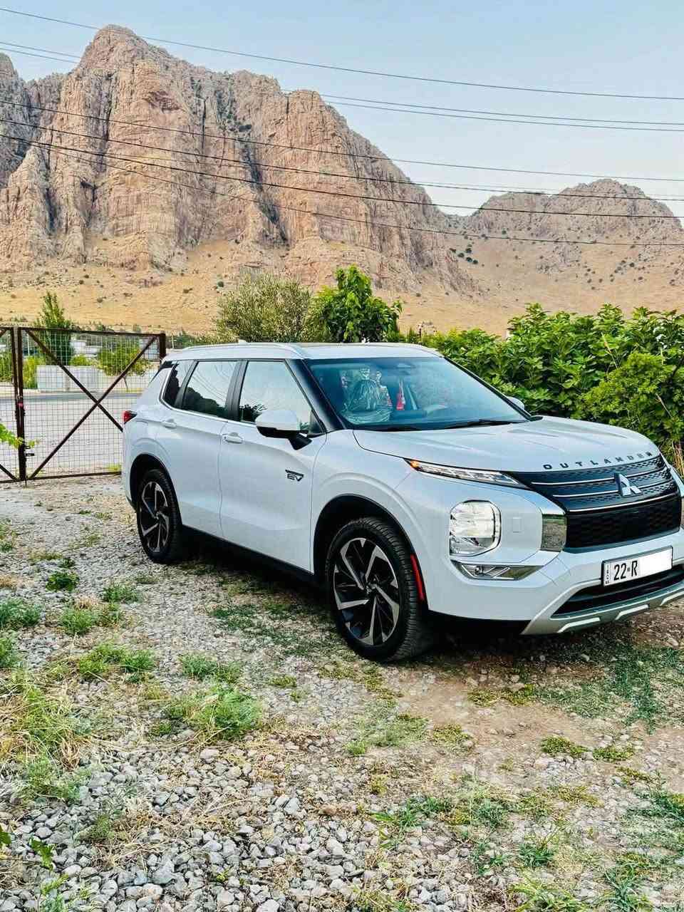 میتسوبیشی ئاوتلاندەر 2024  (Plug-in Hybrid) SE
بەنزین + کارەبا + هایبرید
کلین، بێ بۆیاخ
تەنها 12 هەزار کیلۆمەتر رۆشتوە 
• دەبڵ ئەکسل (AWD)
• ڕەنگ: سپی
• ڕەقەمی هەولێر، بە ناوی خۆمەوە
شاشەی گەورە
گێچی ئەلیکترۆنی
ستارت/ستۆپ بە بسمە
دەرگا بە بسمە
پانۆراما
360° کامێرا
کوشنی جلد + ڕەساسی کاڵ
4 کوشن هیتەر + کوشن خەزن
ویل 20 ئینج
فۆگ لایت LED
سەندووقی شەفت
ڕاداری پێش، دوا و تەنیشت
سەیارەکە زۆر خاوێنە، نموونەیە لە هەموو شتێک.
بێ قەنج و قوپ
بێ بۆیاخ، تەنها دوو سێ شوێنی بچووکی کارتە
هیچ ئێرباگێک نەتەقیووە، بەشەرت
بەردی گزۆز، پاتری و هەموو کارەباکەی بەشەرت
هێشتا مواسەفاتی زۆری تریشی هەیە.

شوێن: ڕانیە

گێر و مەکیەنەی بەشەرت 
هیچ کێشەیەکی تێدا نییە 

ژمارەی خاوەنەکەی 
*********** (WhatsApp / Korek)

