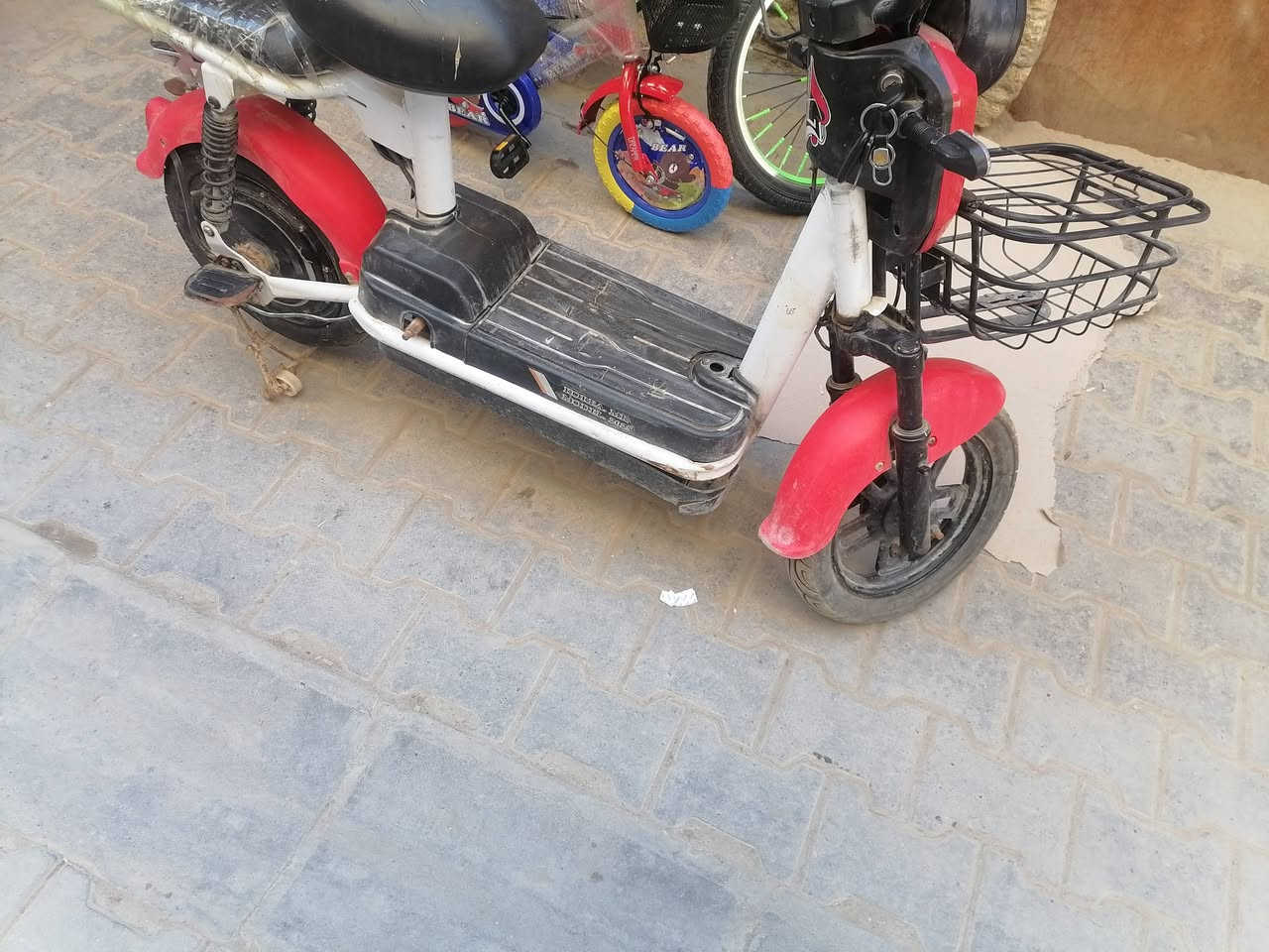 دراجه شحن مستخدمه بسعر مناسب للبيع سعره ٢٢٥٠٠٠ رقم تلفون ***********
