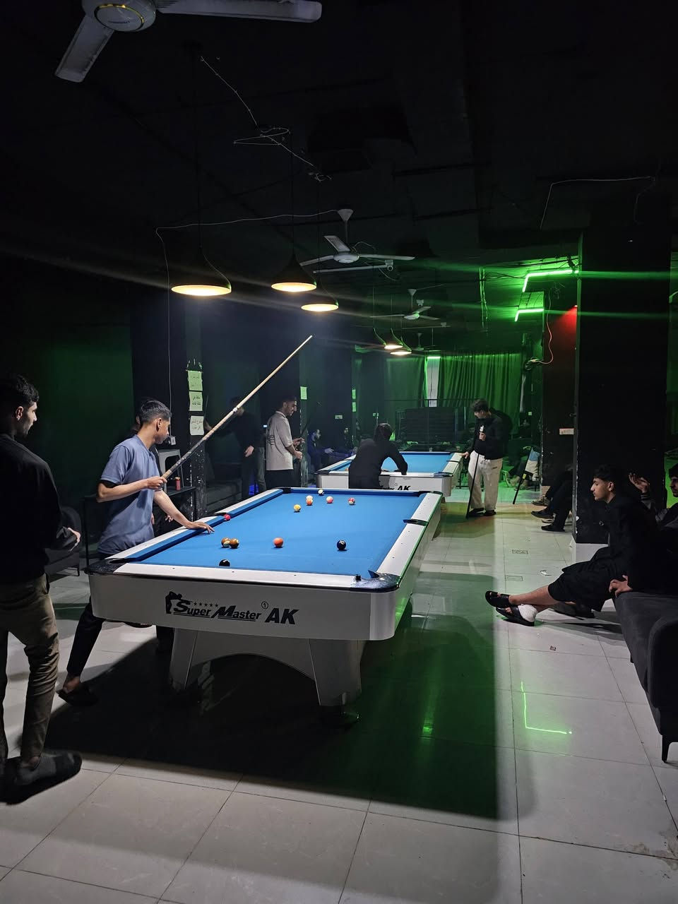 قاعه للبيع كيمينك وبليارد  مساحه ٢٢٠ متر محتويات ٨ بلي ٥ و٩ شاشات حجم٥٥ وشاشة vip حجم ٧٥ مع يوبي اس لكل شاشة وبلي و٢ بليار سوبر ماستر 2025  موقع سايدين حي عسكري بالسوك للاستفسار  واتساب هاتف ***********
