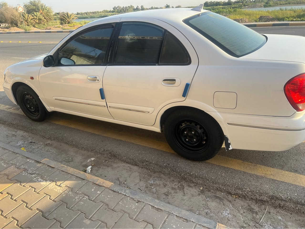 السلام عليكم
للبيع او مراوس نيسان سني ياباني كير عادي موديل 2009 

محرك 1800 قبق اسود قبل كم يوم شديتة 

هزة جديدة ورقم دولي

السيارة مكفولة كفالة عامة من الضربة والعيب الشرعي  بيها فقط شبرين باب السايق من جوة وشخوط يم قبق البانزين 

السيارة عليها ادامة كاملة 

يدات نيكل 

داخل ابواب صاج ونيكل 

انارة داخلية وية الابواب 

تحكم الجام كهرباء 4 ابواب 

تحكم الجنطة بالريمون 

سنتر لوك بالريمون 

تايرات جدد 

باتري جديد 

صدر امامي وخلفي جديد 

عنابر كلج جدد 

منظومة تبريد شادها جديدة وية الكمبريسر 

مسطرة بلكات نوزلات جدد 

السيارة هواي مصروف عليها وما تذب عليها دينار واحد وترايك للكويت 

والسيارة مكلفتني دفتر و14 ورقة 

عارضها 95 وبيها مجال حك الجية

ماعجبك السعر اترك كلمة طيبة اترحملك عليها 

***********
