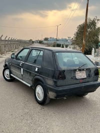 عندي سياره كولف موديل 90 مكينه وگير شرط تحويل شراي يخابر أو رقم 077021...