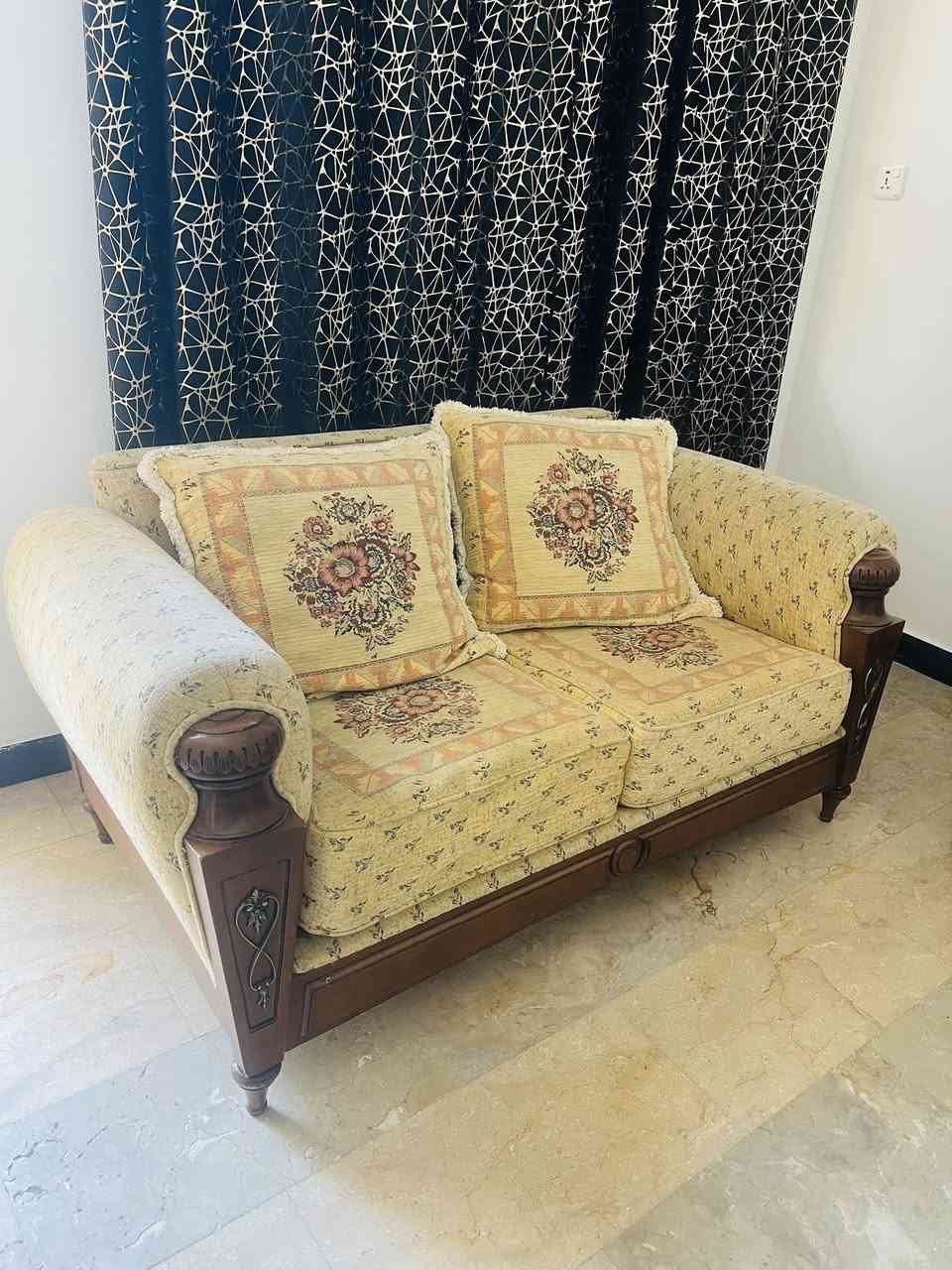 اغراض للبيع الكاونتر تفصال درجة اولى جديد غير مستخدم صار عليه ب875 الله شاهد رايدة 700التخم تركي باله نظيف جدا 7 مقاعد رايدة 500 وبي مجال عنواني بغداد السيدية واتساب ***********
