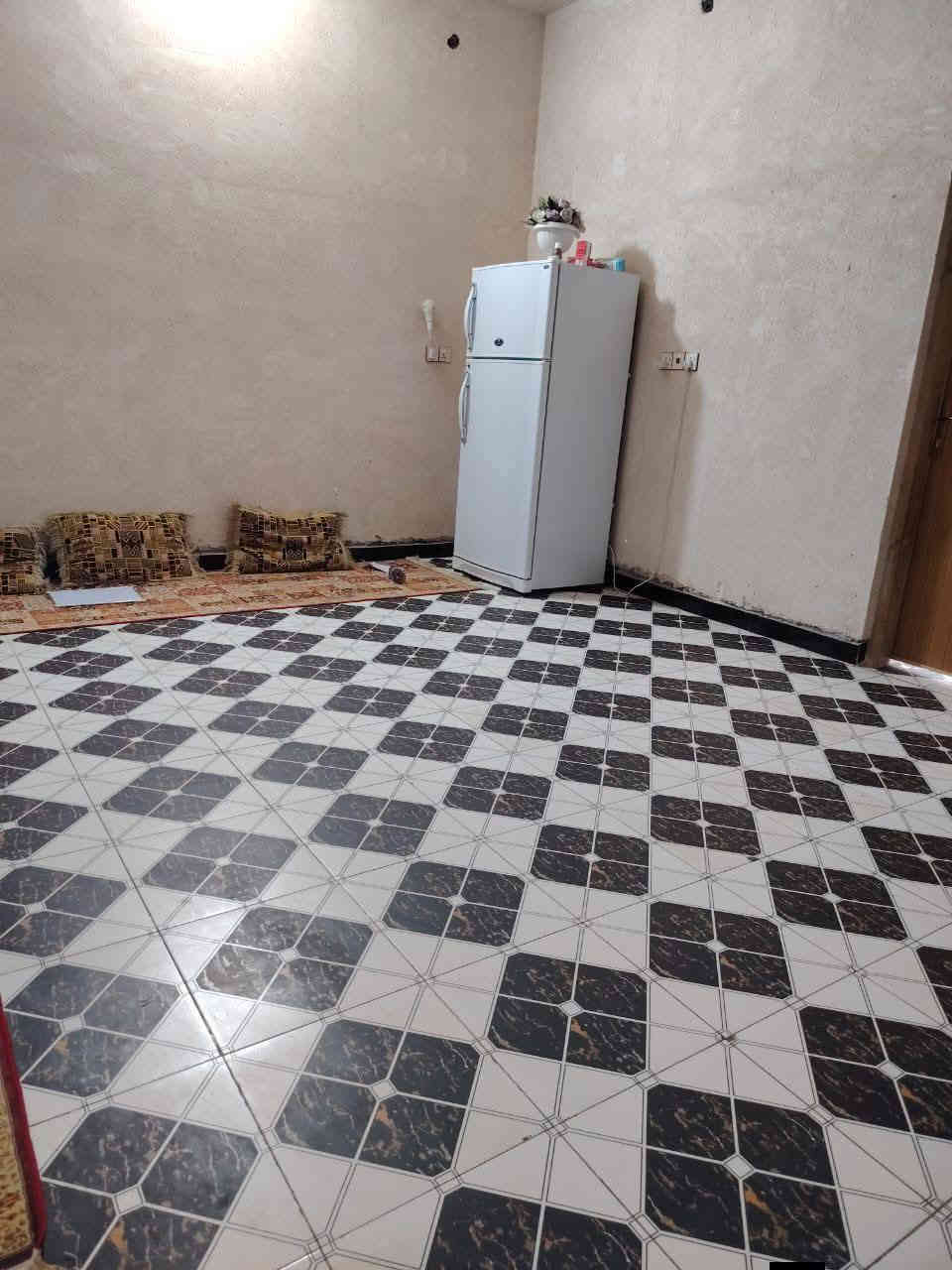 السلام عليكم
  دار للبيع مكان مميز جدا 
طابو زراعي سند ٢٥
نوع البناء طابوق السقف عكاده
العنوان / /بابل المدحتية المعاره طريق الزوار شارع سيد سهيل الثاني 
المساحة//٢٣٠متر
الواجه ٨متر
خدمات كامله من ماء وكهرباء التبليط قريب جداً 
السعر/٦٣وبي مجال
تفاصيل البيت طابق واحد 
استقبال 
صاله 
عدد٢
مطبخ 
منور خلفي طارمه
مجمع صحيات داخليه وخارجيه
طارمه
السطح كامل فرشي
تحويل البيت ثاني يوم بعد الشراء 
بناء حديث 
عرض الشارع ٨متر
للاستفسار
مراجعة  مكتب دلالية وائل الهندي 
***********ابو علي
***********وائل الهندي
مكتب دلالية وائل الهندي بابل المدحتيه الحمزه الغربي ع شارع 60 قرب سلوان ابو الكاشي مقابيل فرع علي قماره
