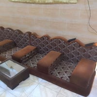 ديوان ارضي ((21مقعد))مع ثلاث طبلات ارضيه نظيف 95% للاستفسار الاتصال با...