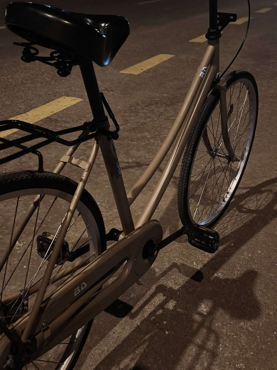 سلام عليكم
باسكل للبيع موديل 22نضافه فوول 
لون صحراوي مكان نجف حي نداء شارع بيتي ***********
