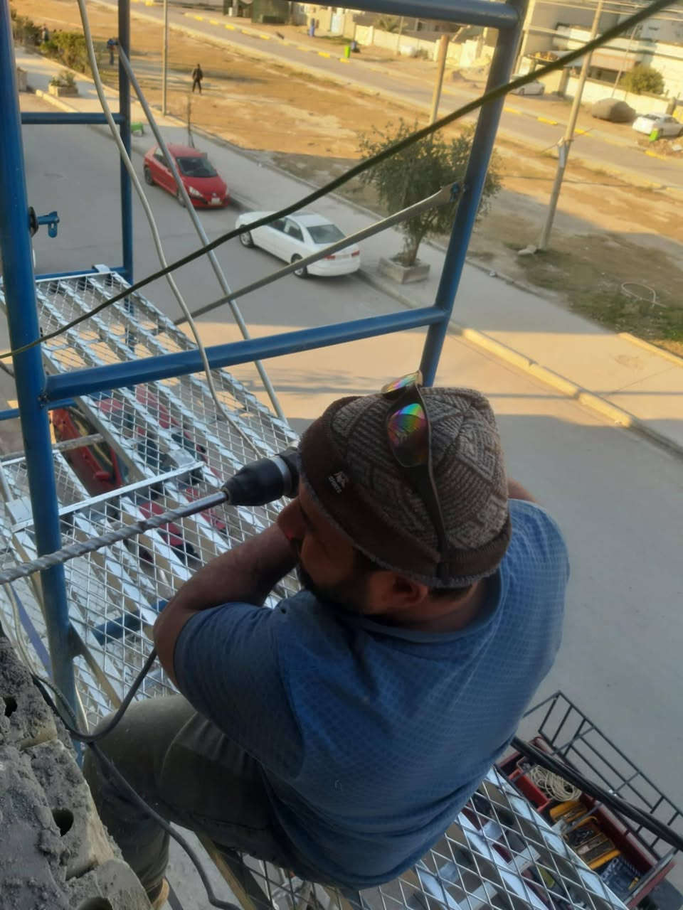 اللهم صل على محمد وال محمد
تم اكمال عمل مخرج طوارئ 2طابق مع الصبغ الي الاخ  والصديق حسنين الخزرجي نشاء الله ماقصرنه وياك ❤️
شغل درجة اولئ نضيف بيمايرضه الله 
#حداده المصطفى لعمل كافه اعمال الحديديه/ ابواب شبابيك /محجرات /❤️مخرج طوارئ ❤️ كي سبان 
واسط عزيزيه 
موبايل ***********/***********
